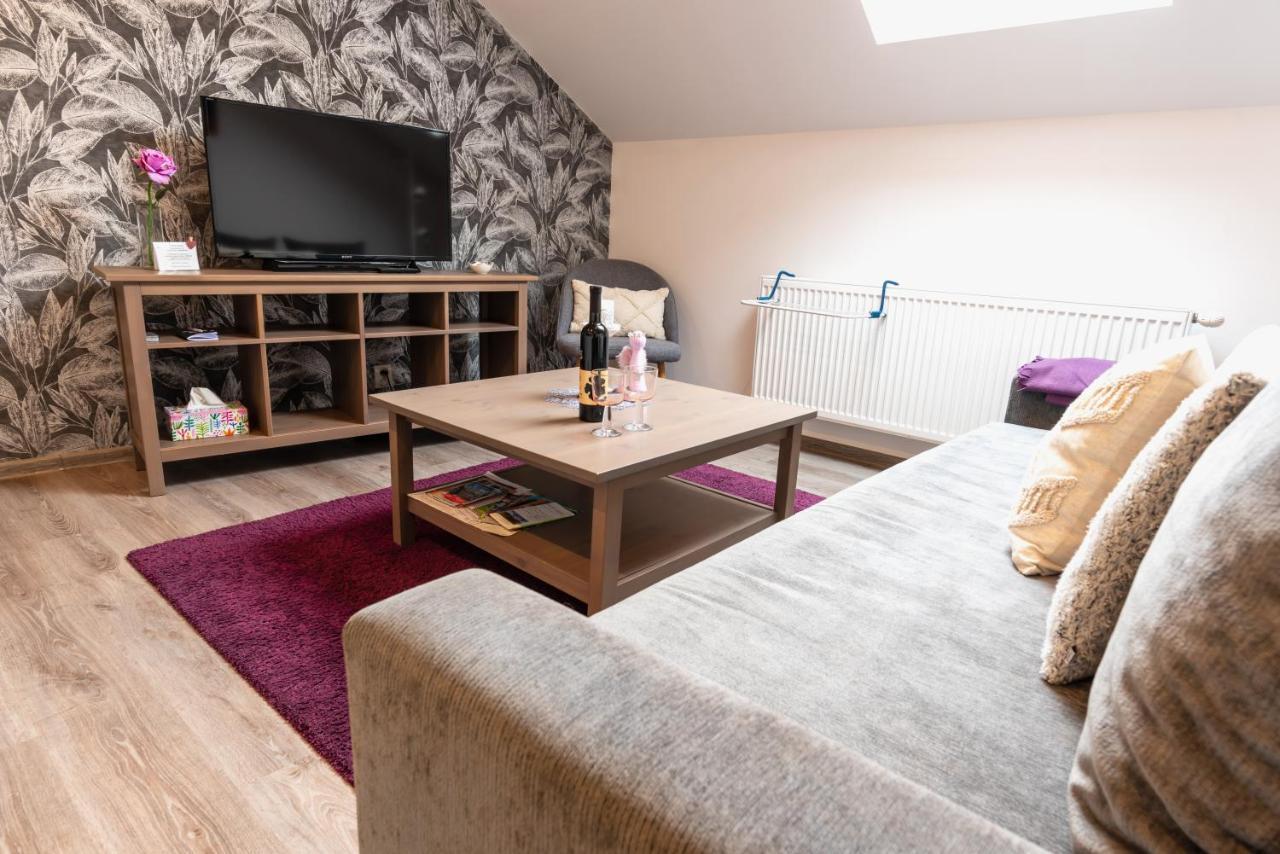 Nisa Apartments Nova Lesna Luaran gambar